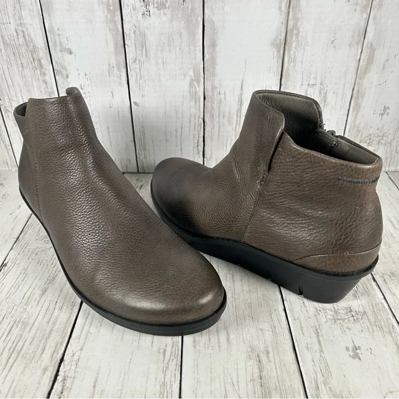 Ecco Womens Skyler Leather Wedge Boot Waterproof Chelsea Bootie 41 Sz 10 NWT Ankle Boots & Booties
